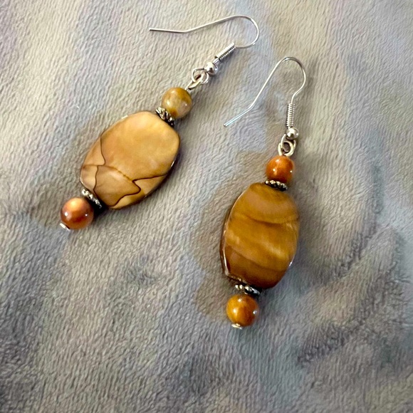 Shell Beaded  Earrings - Picture 2 of 3